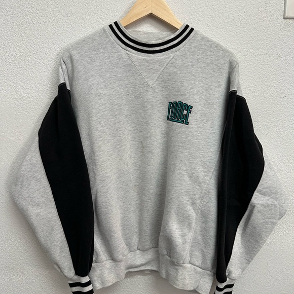 Vintage Nike Air Force Men's Gray and Black Sweater